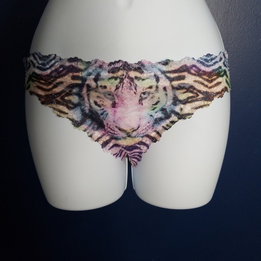 Victoria's Secret PINK tiger ombre lace cheeky extra low rise panties NWOT M.